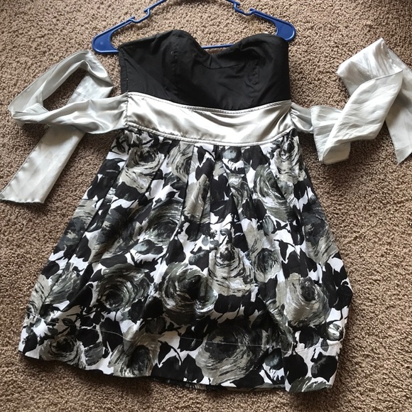 Cocktail dress - Picture 1 of 2